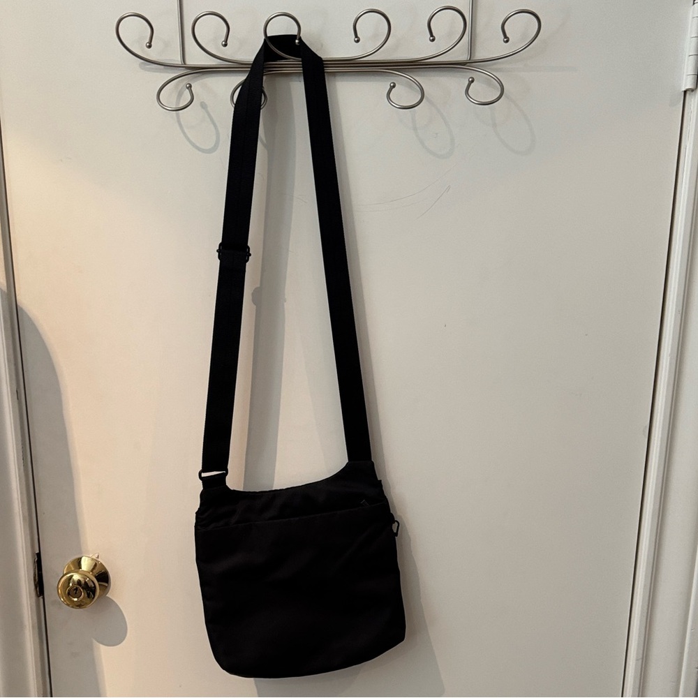 Hedgren black Crossbody Bag preowned non smoker home